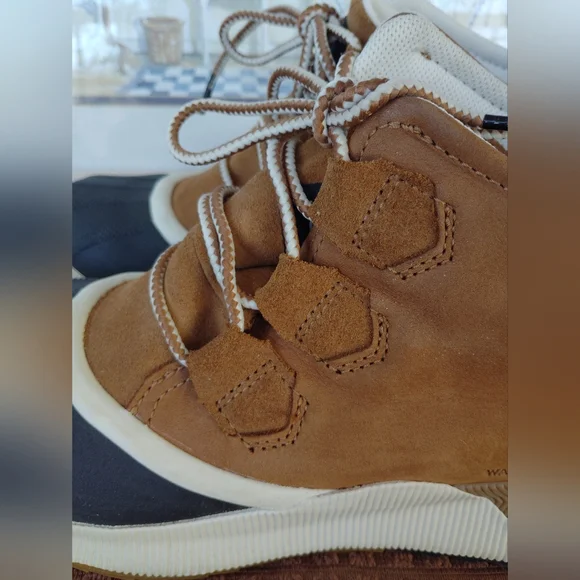 Sorel Brown and Black Winter Boots - Picture 2 of 16